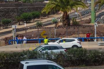  Encomiable servicio de auxilio de una patrulla de la Guardia Civil de Tráfico en Telde/Reportaje Antonio Rico.